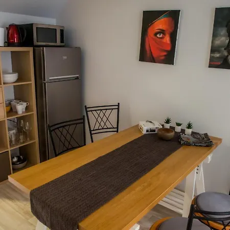 Apartment Cosy 2-room Near The Centre